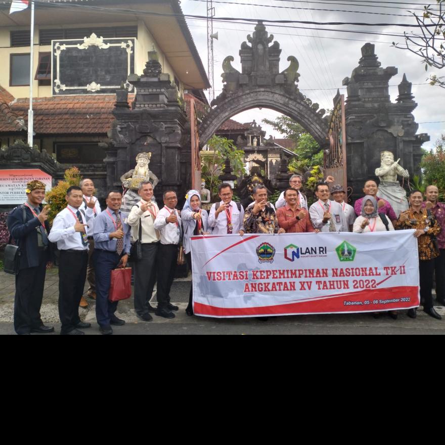 Pejabat Eselon 2 PKN BKPSDM Jawa Tengah Kunjungi Desa Kukuh Kerambitan