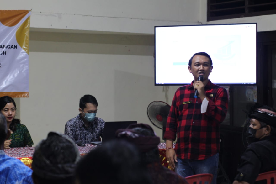 Mahasiswa UPN Veteran Jawa Timur Lakukan Penyuluhan sistem informasi keuangan BUMDes Sarining Winangun Kukuh