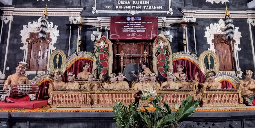 Pemerintah Desa Kukuh Kerambitan Fasilitasi Warga Desa Desiminasi Karya Seni di Balai Serba Guna Desa