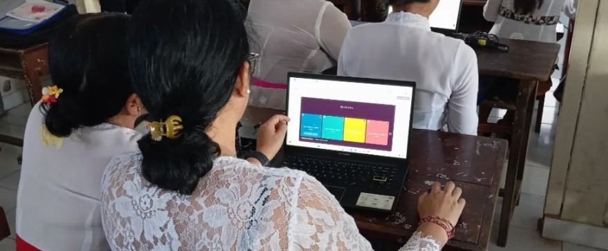 Pelatihan Pembuatan Media Pembelajaran Berbasis IT untuk Guru SD, TK/PAUD di Wilayah Desa Kukuh Kerambitan