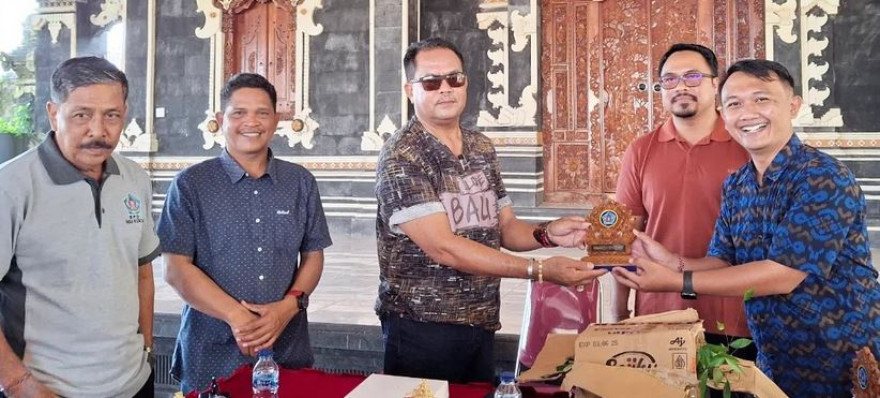 Kades & Perangkat Desa di Kecamatan Teweh Baru & Lahei Barat Kunjungi Desa Kukuh Kerambitan
