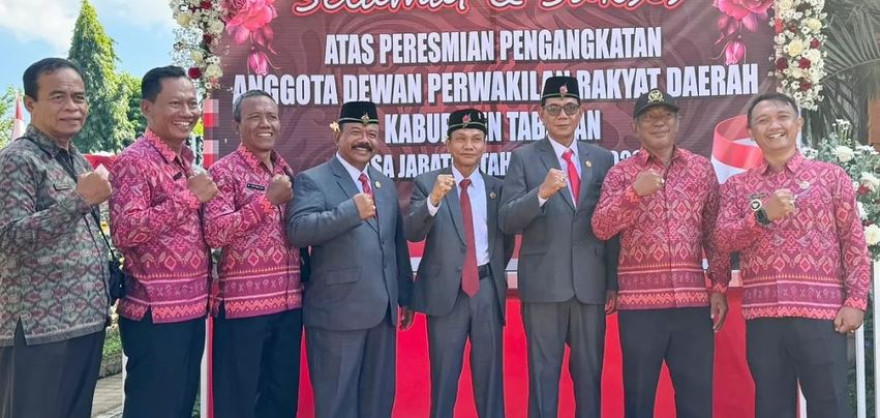 Perbekel Kukuh Kerambitan Hadiri Peresmian Pengangkatan Anggota DPRD Kabupaten Tabanan Periode 2024-2029
